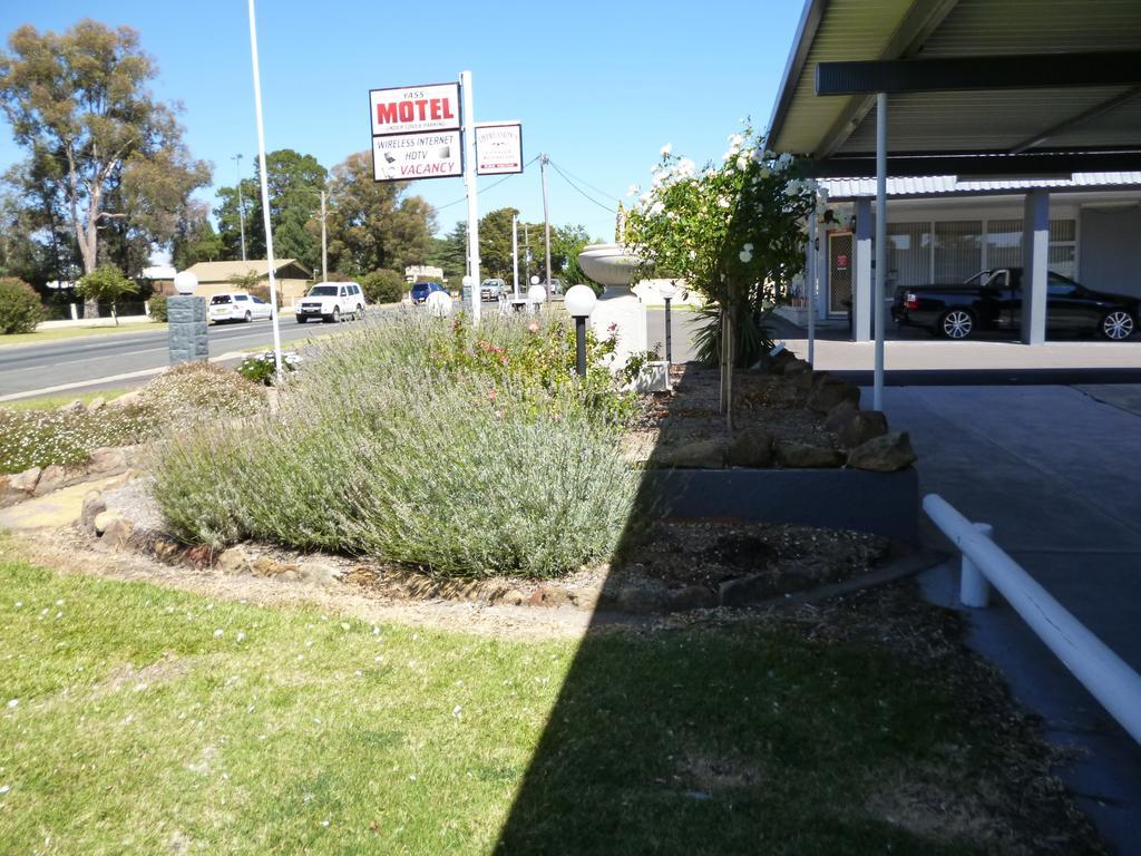 Yass Motel エクステリア 写真